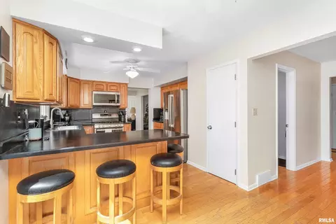 3211 45th St, Moline, IL 61265 photo 18