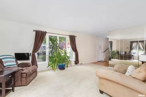 3211 45th St, Moline, IL 61265 photo 9
