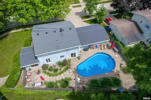 3211 45th St, Moline, IL 61265 photo 3