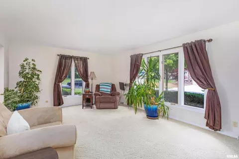 3211 45th St, Moline, IL 61265 photo 8