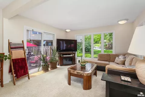 3211 45th St, Moline, IL 61265 photo 13