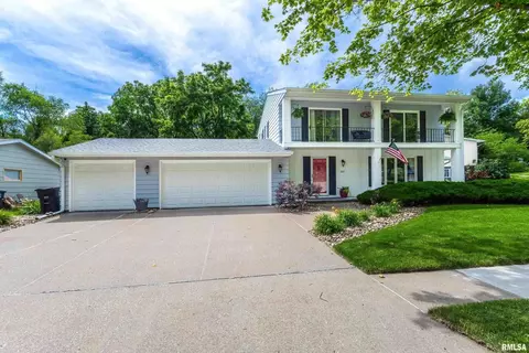 3211 45th St, Moline, IL 61265