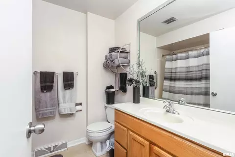 3211 45th St, Moline, IL 61265 photo 29