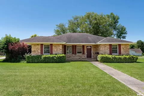 1511 E Willow Dr, Marion, IL 62959