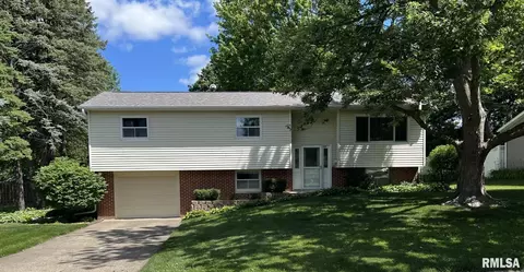 524 NW 10th St, Galva, IL 61434
