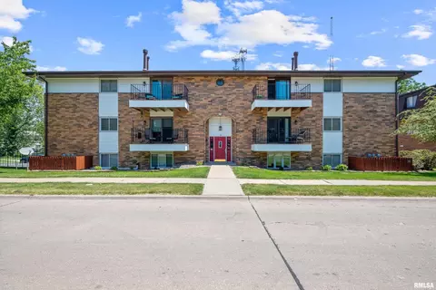 3046 4th St #4, Moline, IL 61265