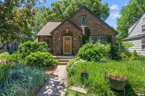 2326 14th Ave, Moline, IL 61265