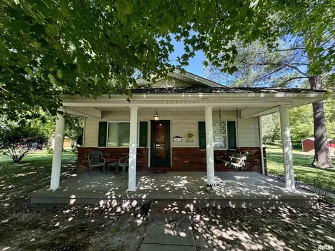 404 N Seba St, Hurst, IL 62949 photo 2