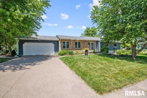 4420 E 51st St, Davenport, IA 52807