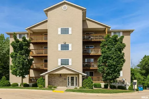 4183 Creek Hill Dr, Bettendorf, IA 52722