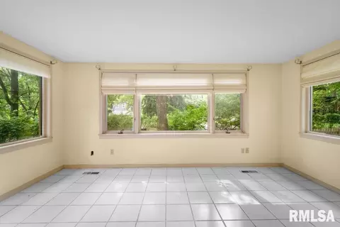 4205 7th Ave, Moline, IL 61265 photo 9