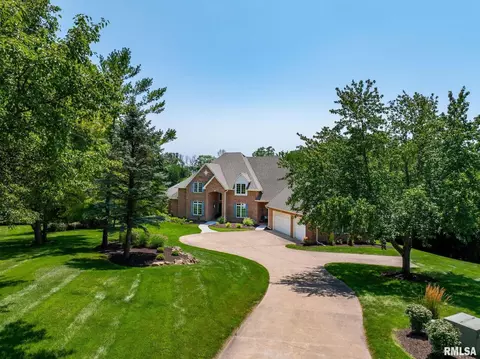 25135 189th St, Bettendorf, IA 52722