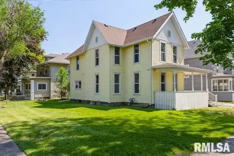 560 9th Ave S, Clinton, IA 52732