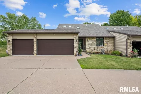 4252 Woodfield Drive Dr, Bettendorf, IA 52722