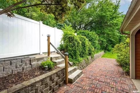 901 S High St, Port Byron, IL 61275