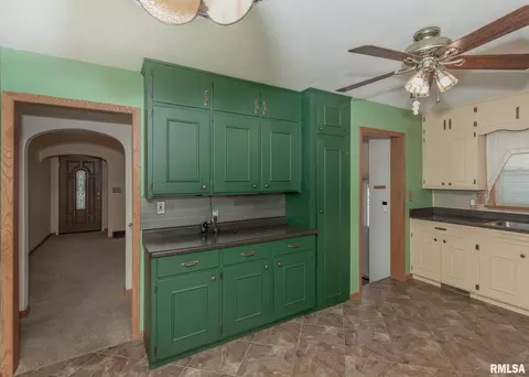 1917 36th St, Moline, IL 61265 photo 9
