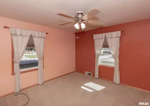 1917 36th St, Moline, IL 61265 photo 14