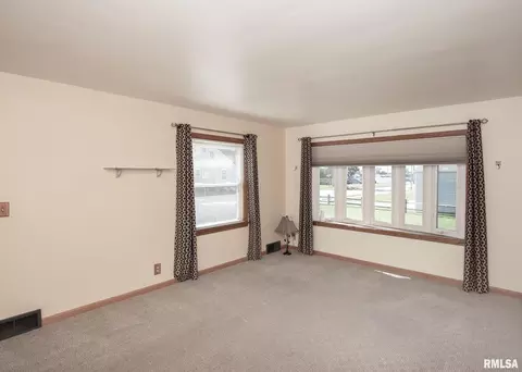 1917 36th St, Moline, IL 61265 photo 6