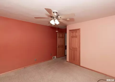 1917 36th St, Moline, IL 61265 photo 13