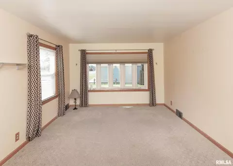1917 36th St, Moline, IL 61265 photo 5