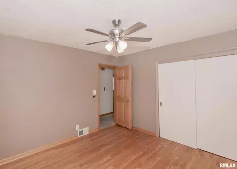 1917 36th St, Moline, IL 61265 photo 16