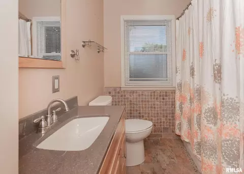 1917 36th St, Moline, IL 61265 photo 15