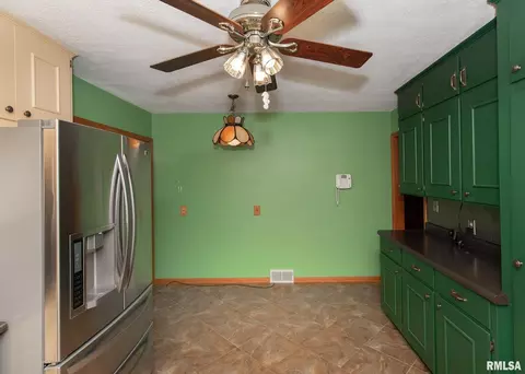 1917 36th St, Moline, IL 61265 photo 11