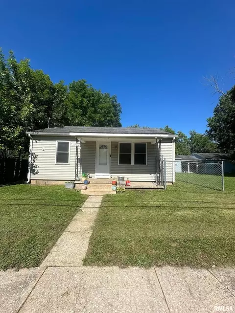 1118 Midway Ct, Marion, IL 62959