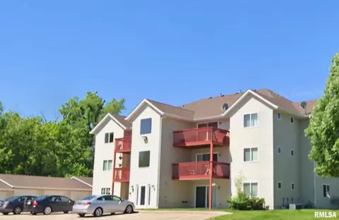 643 E 46th St #B-21, Davenport, IA 52806