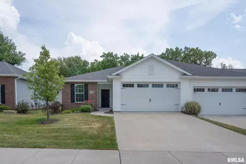 5639 Creekside Ln, Bettendorf, IA 52722