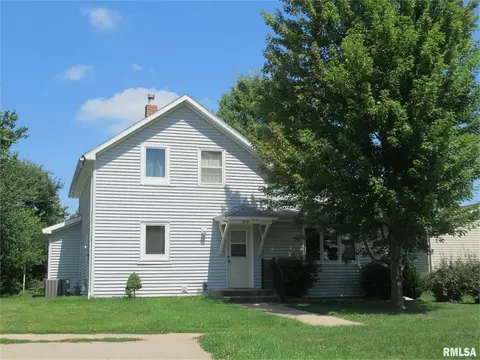 213 E 3rd St, Wilton, IA 52778