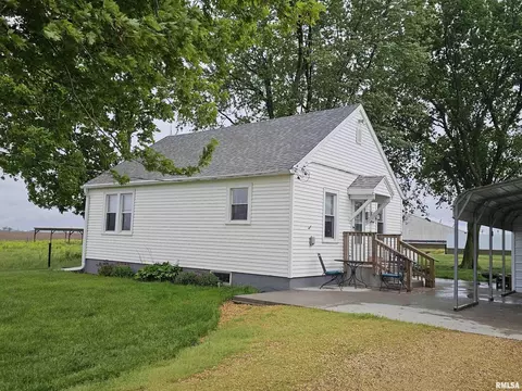 3691 240th St, Dewitt, IA 52742