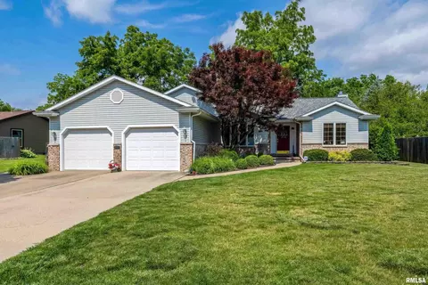 804 E 6th St, Coal Valley, IL 61240