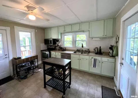 522 Exchange St, Geneseo, IL 61254 photo 2