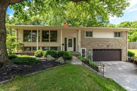 2807 17th Street Pl, Moline, IL 61265