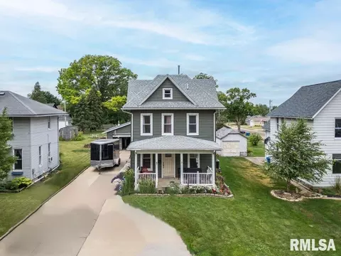 817 9th Ave, Dewitt, IA 52742