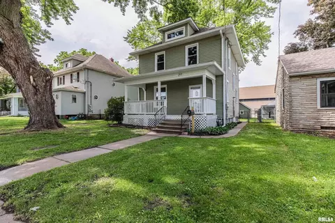 217 38th St, Moline, IL 61265 photo 2