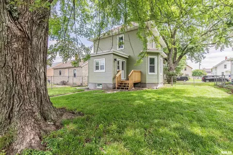 217 38th St, Moline, IL 61265 photo 3