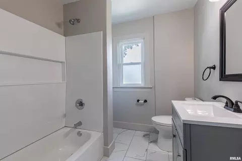 217 38th St, Moline, IL 61265 photo 22