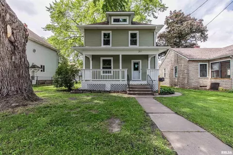 217 38th St, Moline, IL 61265