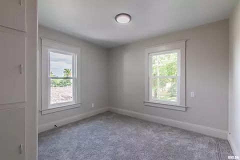 217 38th St, Moline, IL 61265 photo 21