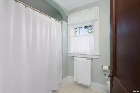 2025 5th St, Moline, IL 61265 photo 37