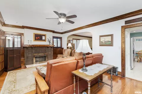2025 5th St, Moline, IL 61265 photo 17