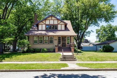 2025 5th St, Moline, IL 61265 photo 2