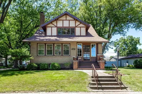2025 5th St, Moline, IL 61265
