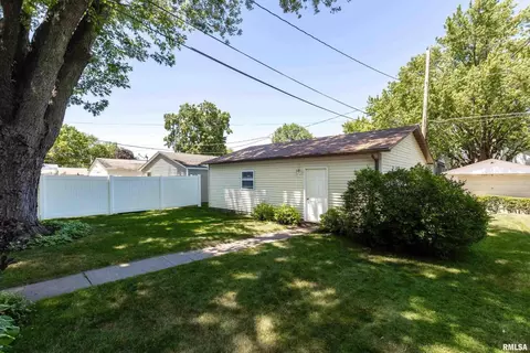 2025 5th St, Moline, IL 61265 photo 8