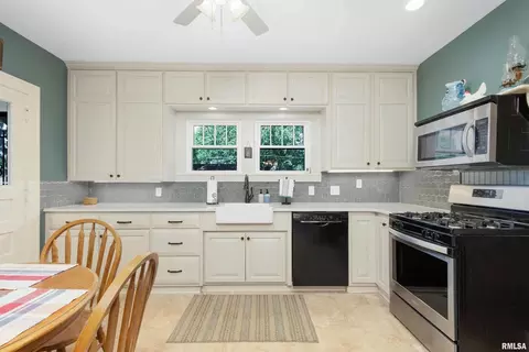 2025 5th St, Moline, IL 61265 photo 29