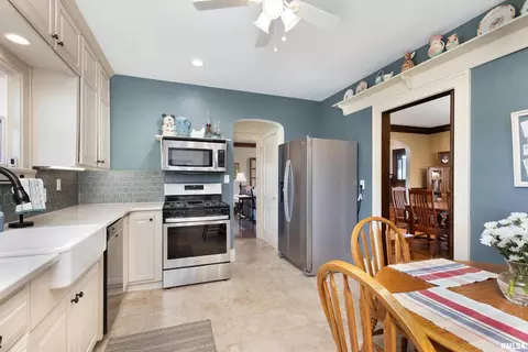 2025 5th St, Moline, IL 61265 photo 32