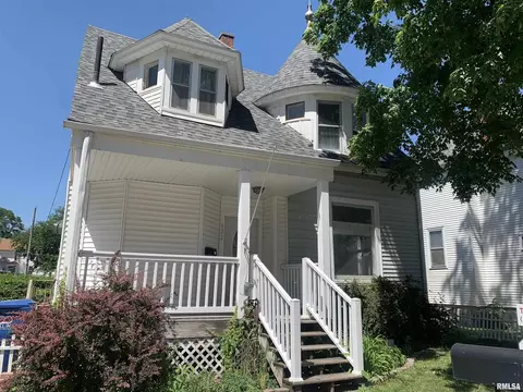 622 Douglas Ct, Davenport, IA 52803