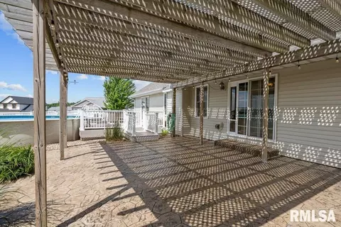 29 Dawn Ct, Eldridge, IA 52748 photo 4